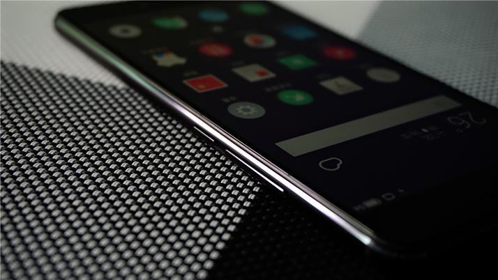 魅蓝e2全部参数配置,魅蓝e2现在值得入手吗