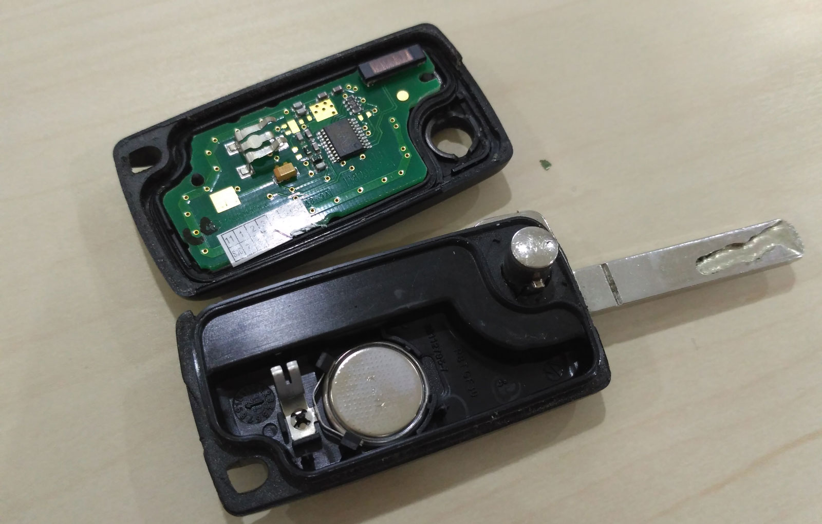 4s店换个汽车钥匙电池需要多少钱,汽车钥匙电池多少钱换一个