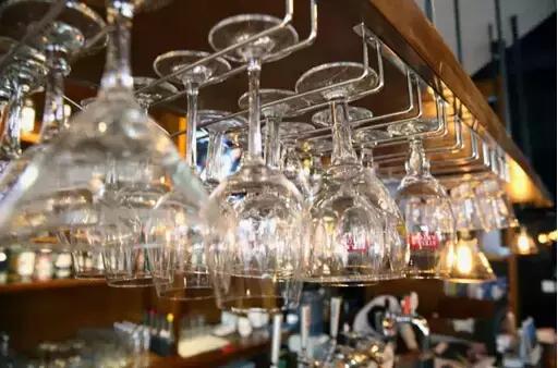 天津可以看球赛撸串的地方,在天津津南喝酒看球