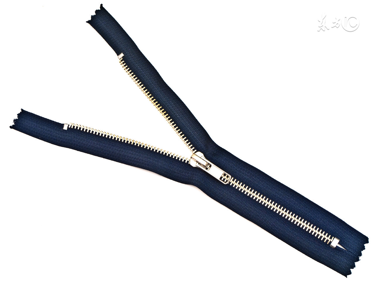 裙子后面拉链拉不上去怎么办,女生穿连衣裙拉链