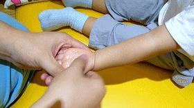 宝宝积食发烧推拿哪里,宝宝积食高烧推拿手法