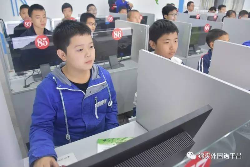 别拦我!我要去这所学校上选修课!