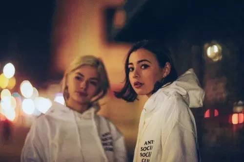 5分钟赚100万美金的潮流单位，幕后主脑竟然是一个不受欢迎的怪人？