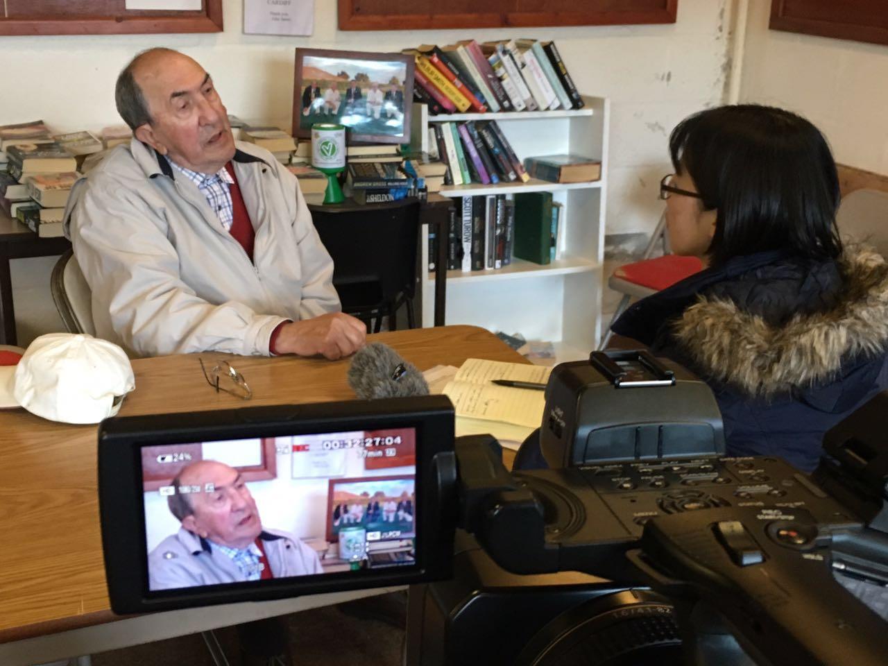 有人半夜跟拍捉鬼，有人跟拍同志酒吧的变装皇后，在卡迪夫大学，我们什么都拍｜海外传媒学子