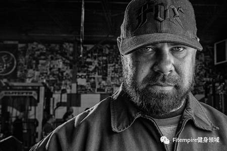 深蹲100公斤什么水平没练过,深蹲1000公斤