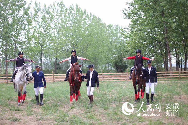 椹悜闃充笅涔¤骞曞悗鑺辩诞,閽熷畤椹儮