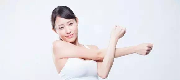 卵巢保养手法和肠胃保养的不同,睡前一个动作改善卵巢保养