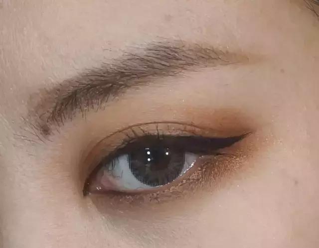 女人的眼妆应该如何画，眼妆是妆容的核心哟