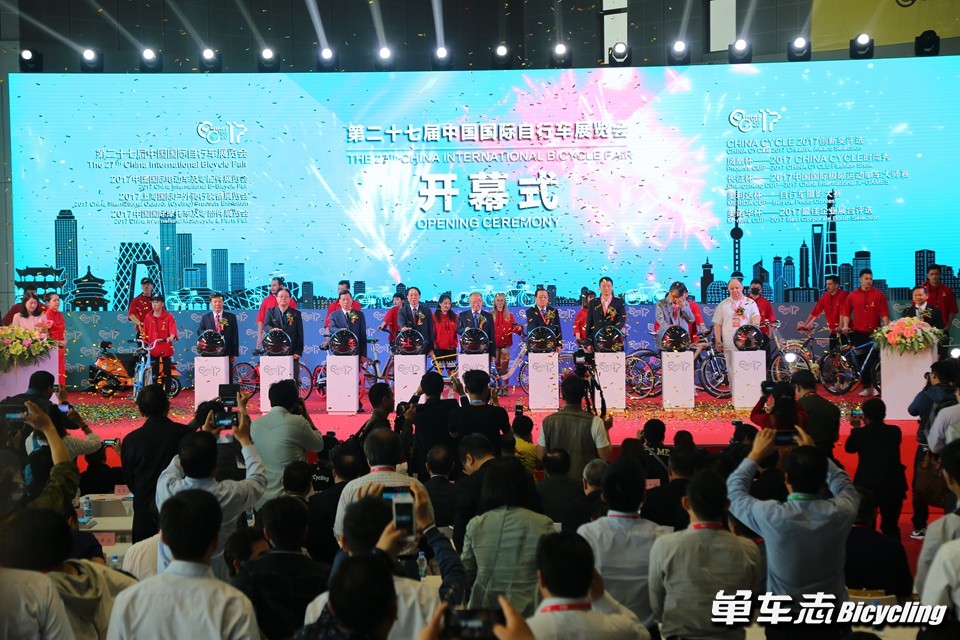 人潮爆拥——2017上海国际自行车展Dayone