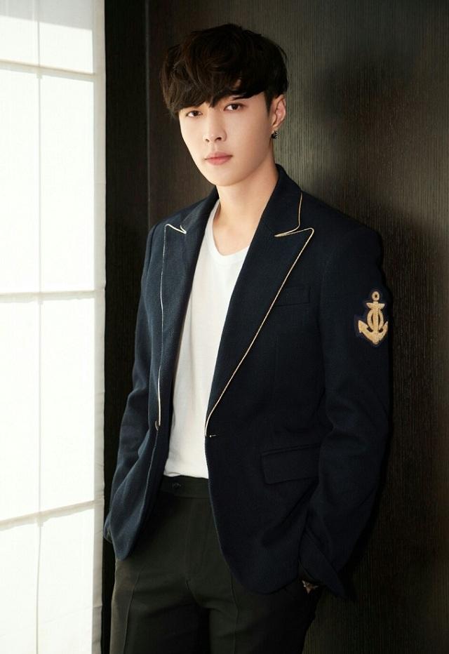 张艺兴精忠报国开嗓台下反应,张艺兴弹幕版精忠报国