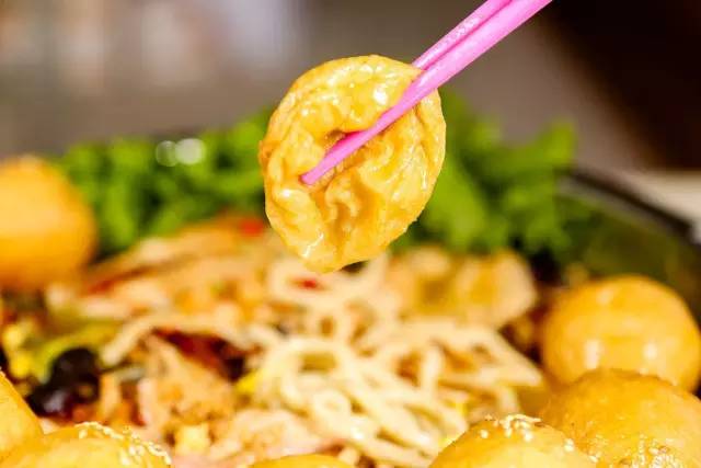 中国最傲娇的面馆来太原了！想吃？得排队！五折福利