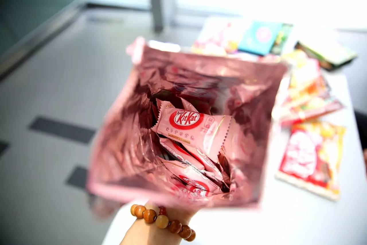 可能是有史以来热量最高的试吃报告了｜KitKat