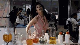 一次性放出8集，这部羞红妹子的美剧终于更新了！