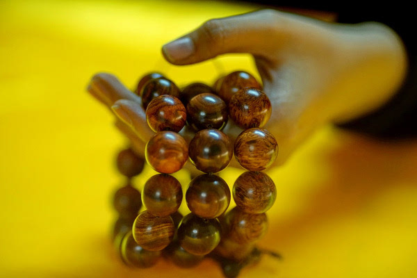 越南黄花梨和缅甸黄花梨手串,越南黄花梨手串一般多少钱