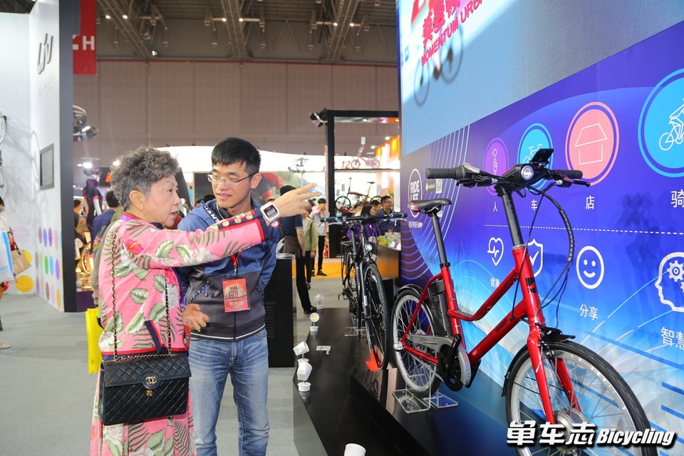 人潮爆拥——2017上海国际自行车展Dayone