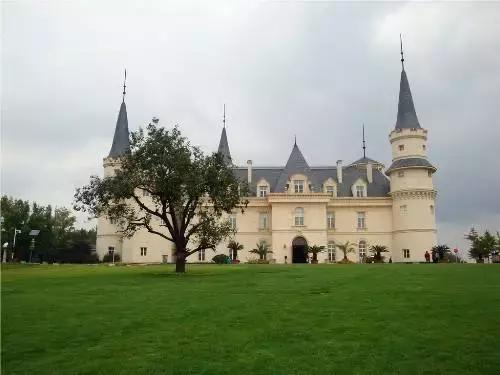 一组张裕爱斐堡酒庄实景图,蓝裕文化