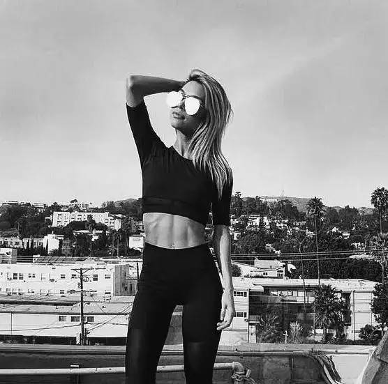 只要用五分钟就能练出马甲线,马甲线要在怎样的前提下练出来