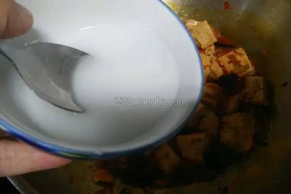 吃素就吃蛋白质丰富得豆腐，好吃到连盘子都能吃掉