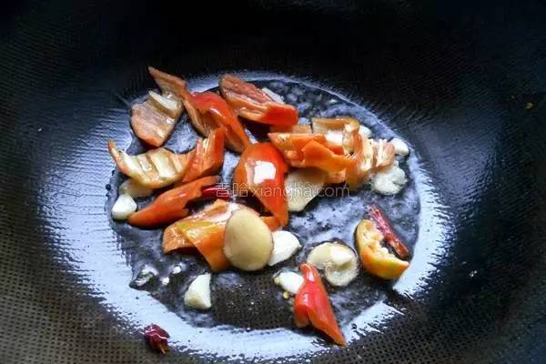 吃素就吃蛋白质丰富得豆腐，好吃到连盘子都能吃掉