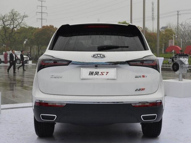 连模仿大咖众泰都转原创风了,这款15万的七座四不像凭啥能火?