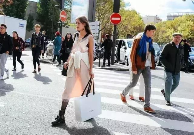 渔网袜潮酷搭配,破洞渔网袜穿搭