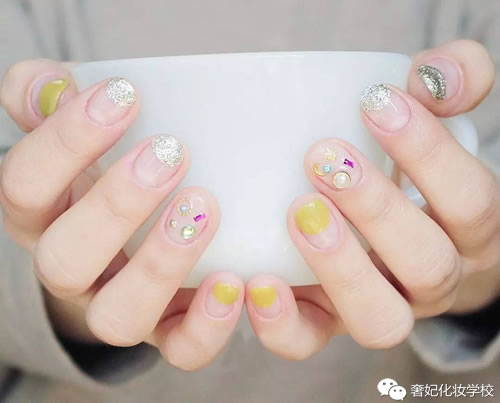 高级质感莫兰迪磨砂美甲,高级质感美甲ins风带钻