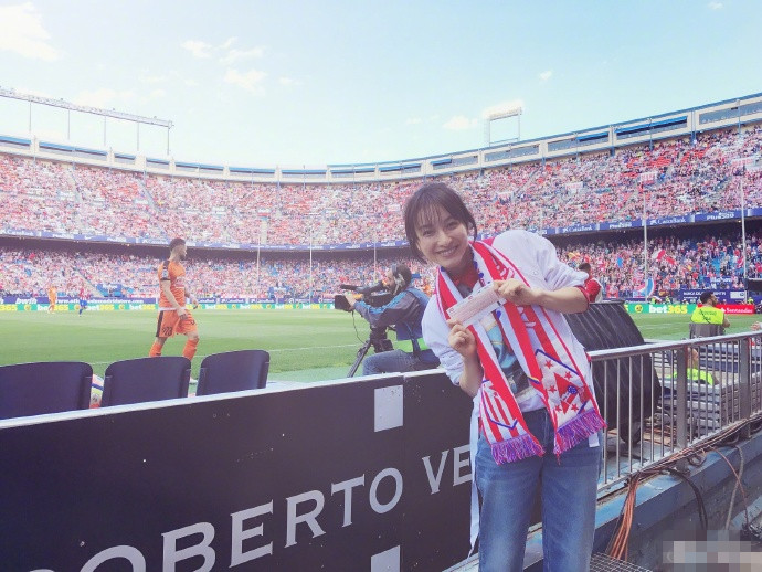 吴昕巴黎街拍图片,吴昕维嘉拍照