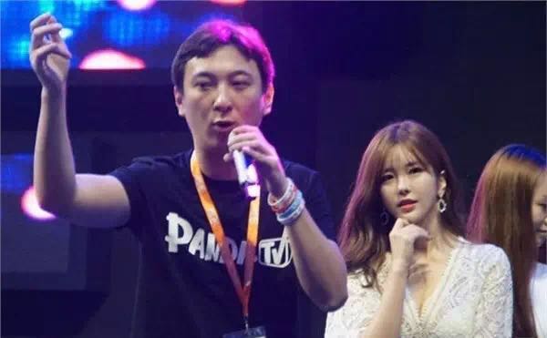 直播平台女主播获利十亿,如履薄冰直播收益