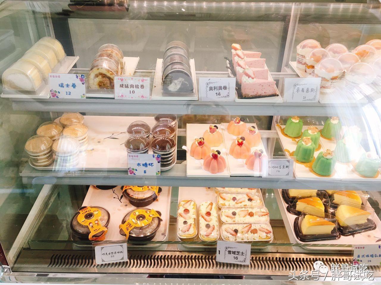 胖哥冻干草莓,韩国小胖哥吃草莓加奶油