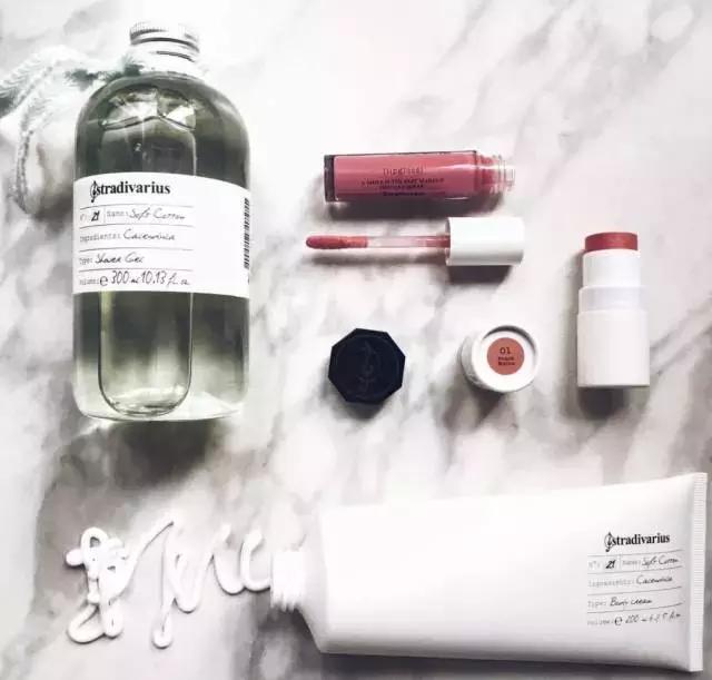 卖衣服每次都要跑去进货吗,卖衣服的都会打扮吗