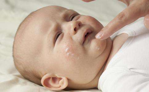 宝宝湿疹头顶黄痂可以自愈吗,婴儿头顶湿疹结的黄痂怎么才能掉