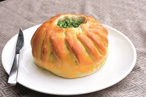 一整只鸡居然可以塞入一个包子里？每天销售120个？