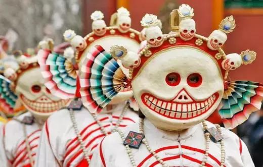 烤全羊、青稞酒、酥油茶，去*藏西**体验神秘的藏历新年，扎西德勒！