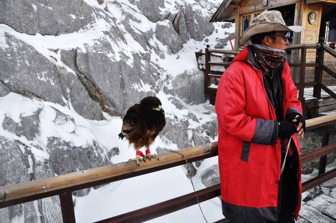 玉龙雪山纳西人心中的神山,玉龙雪山是当地纳西族的神山