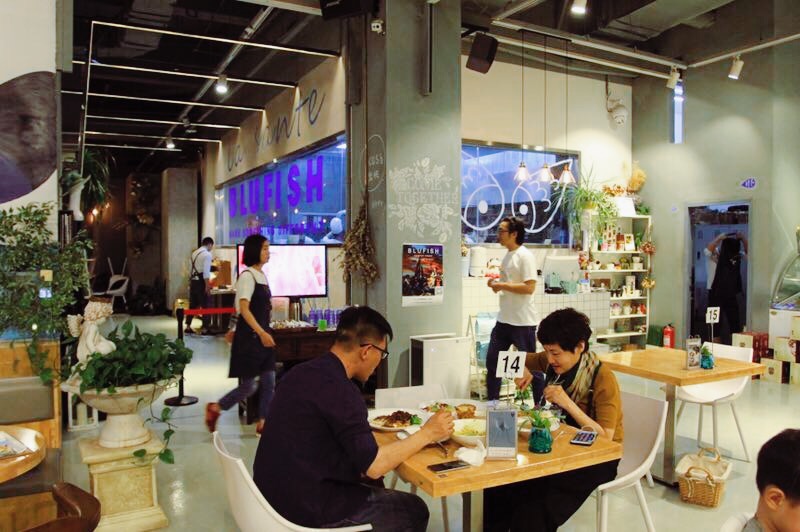 BLUFISH｜他在天津造了这座蓝色的饕餮城堡，只为把青梅竹马的她从巴黎追回来