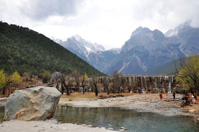 玉龙雪山纳西人心中的神山,玉龙雪山是当地纳西族的神山