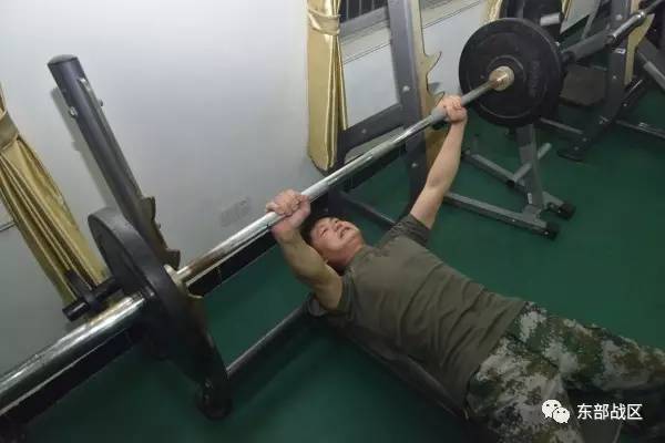 军营健身达人教你如何练出好身材,健身器械体能训练大全
