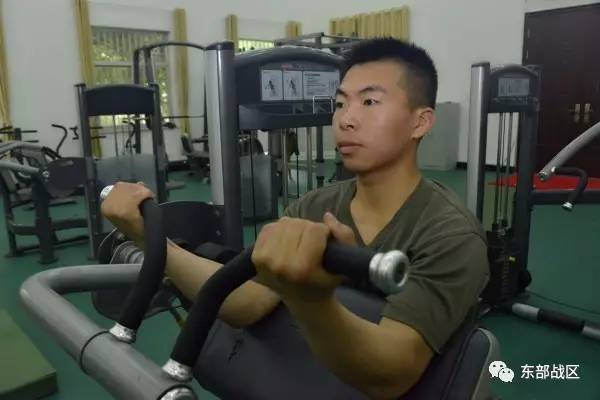 军营健身达人教你如何练出好身材,健身器械体能训练大全