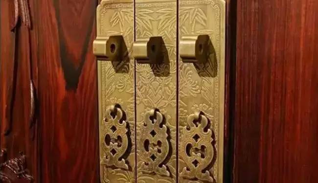 红木家具铜件的讲究,红木家具上的小细节