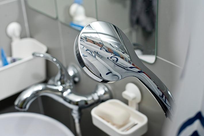 花洒堵塞除垢办法,花洒用久了水渍怎么处理