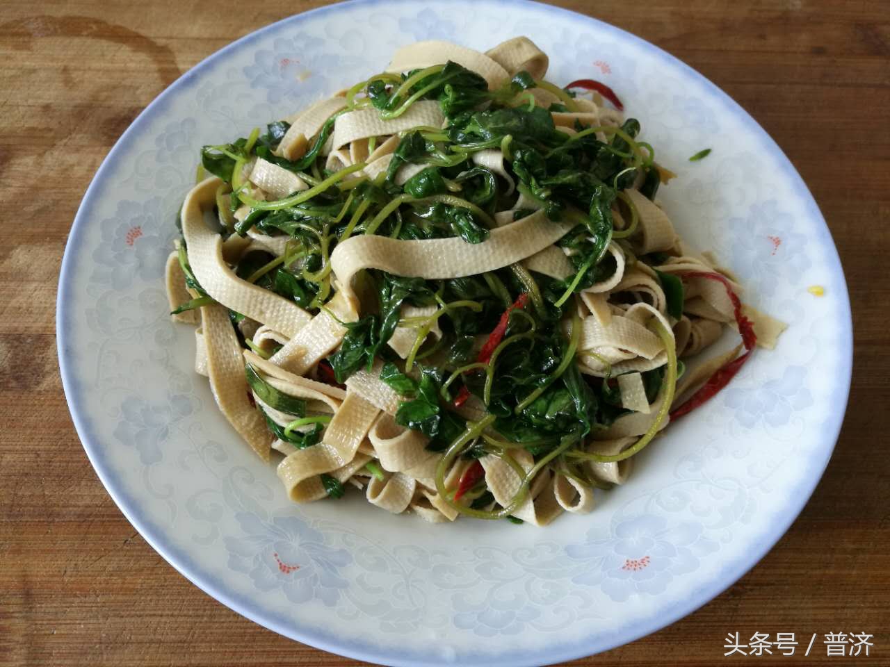 荆芥拌千张酒店做法,千张荆芥怎么炒好吃