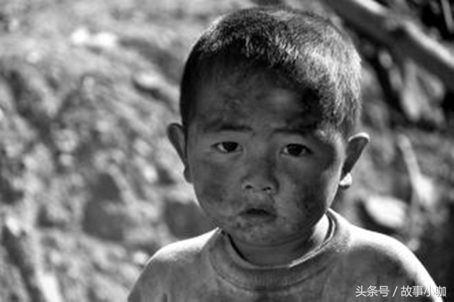 故事：后妈虐待孩子，去世的亲妈狠狠教育了她