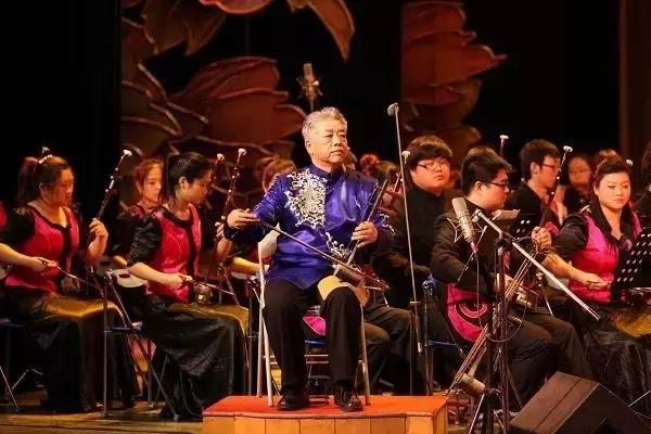 他在聊城这个不足十平米的小店里,坚守自己梦想京剧梦想