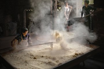 红曲酒曲是怎样做出来的,红曲米酒和红曲酒的区别