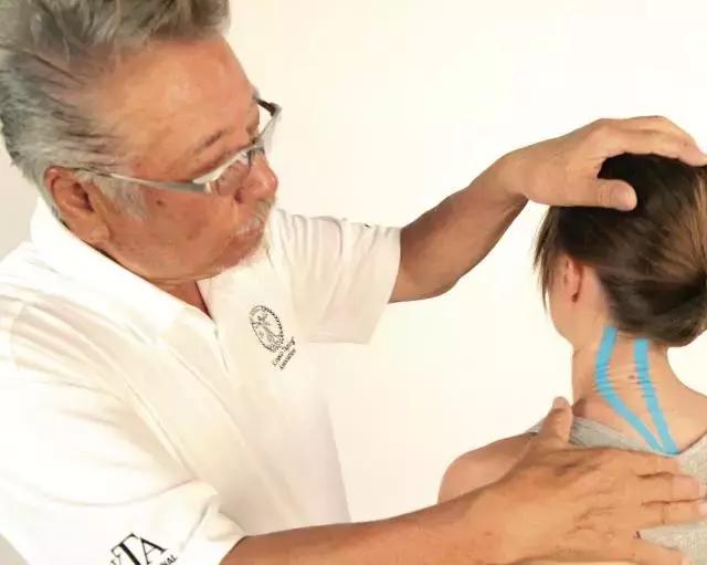 服务奥运冠军的运动防护大咖老师教你正确使用肌贴