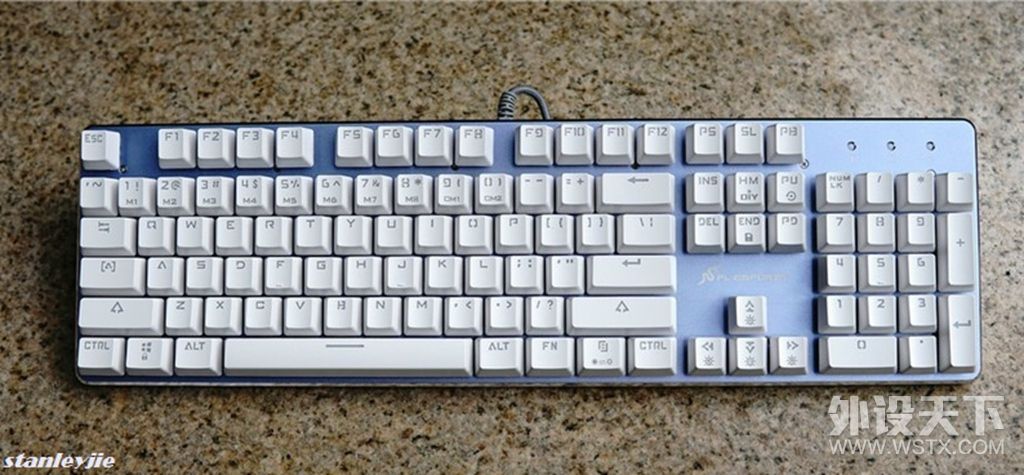 腹灵光轴机械键盘怎么样,红轴104机械键盘测评