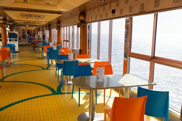 坐着豪华游轮,坐着邮轮看世界