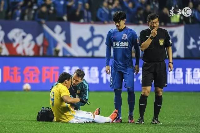 忘带红牌的裁判们把“乖宝宝”变成李建滨!