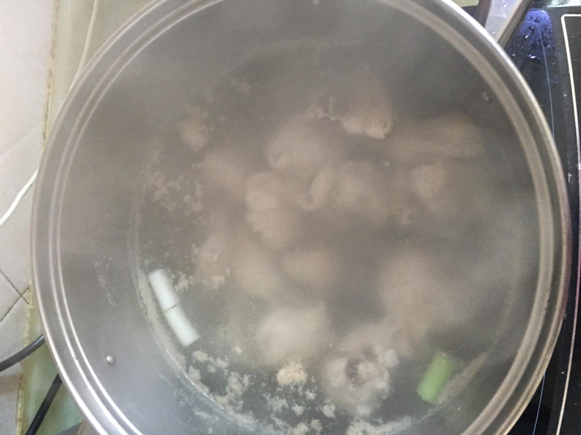 甲鱼汤的做法放什么药材,甲鱼汤的做法小孩能喝吗