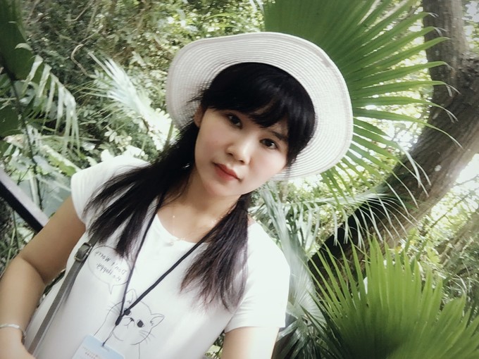 两个快乐的小阿妹神游三亚